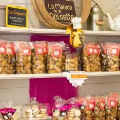 Apprenez la culture de la noisette grâce à Régine, Claude, Amélia et Augustin Durand de Lacépède